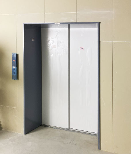 東芝製 荷物用エレベータ